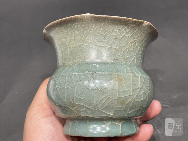 明 龙泉官窑花口花盆 - 图5